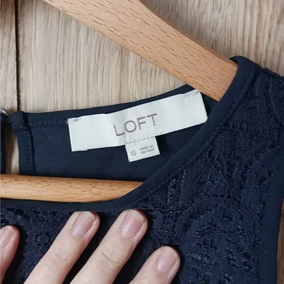 Loft Lace Overlay Tank Top Blouse Navy Blue Size XS - Picture 2 of 8